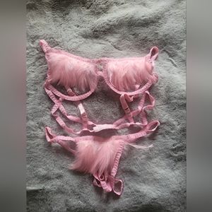Two-piece panty and bra set color pink size small